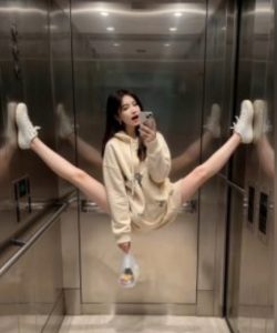 AI生成电梯一字马美女制作教程，条条流量上万，别再在外面被割韭菜了，全流程实操-网赚36计